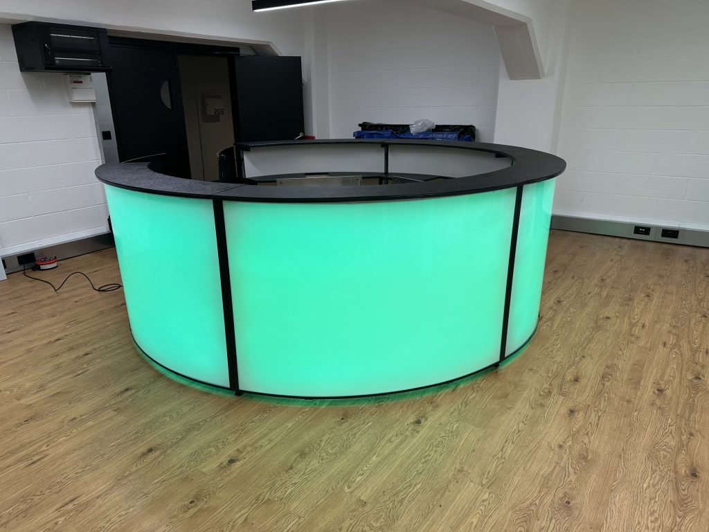 Mobile Bar Hire in Leeds | Spin and Shake